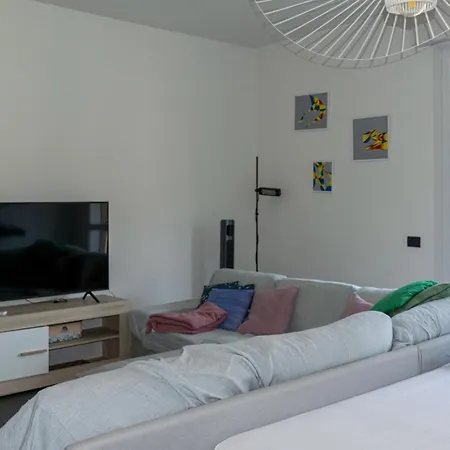 M&m Center - Modern Flat With Free Wifi - Rent Bike *